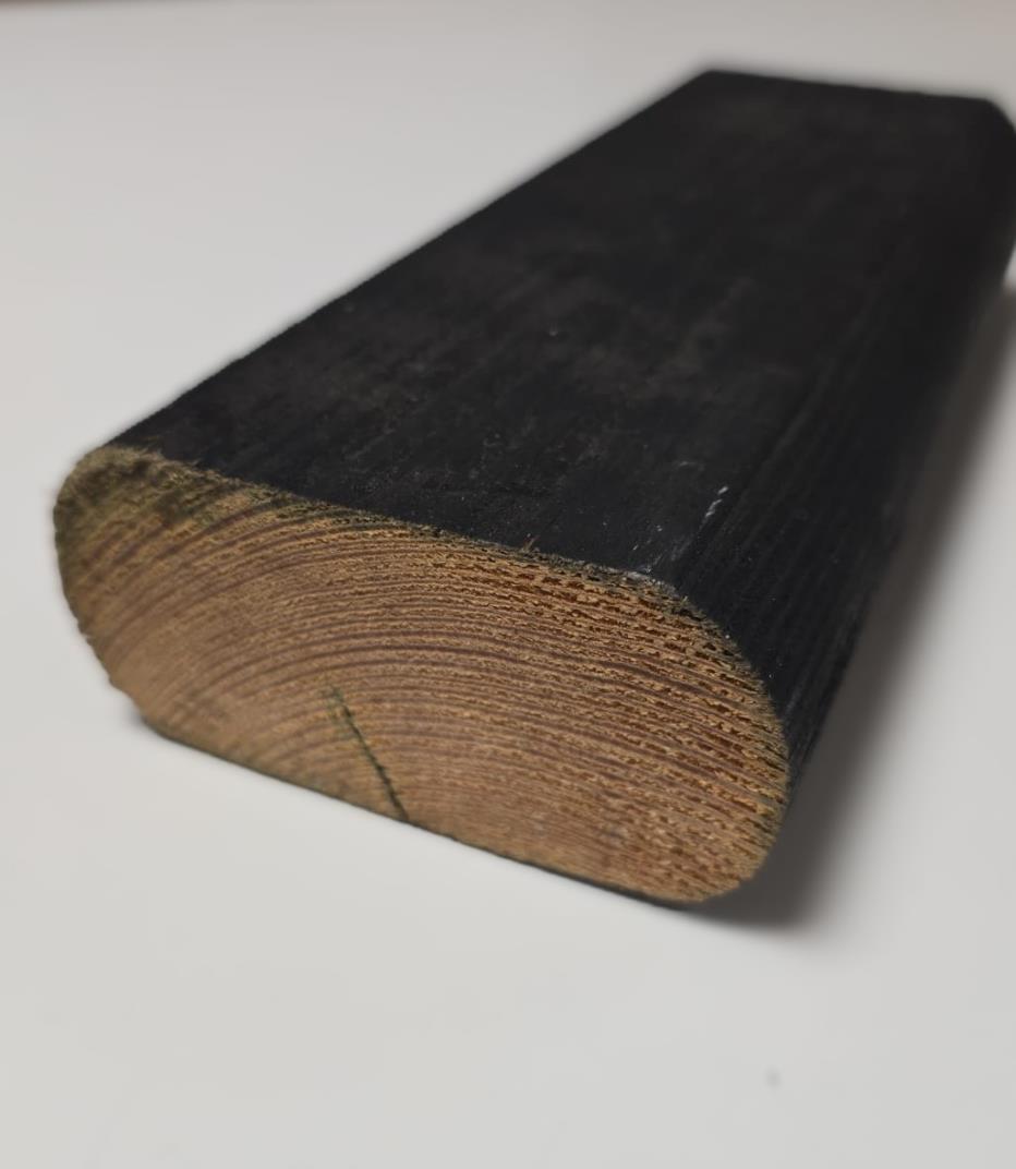 4,5x9,5x600 cm groen + Red Timber geïmpr. Grenen regel (ovaal) zwart gedompeld 70% PEFC